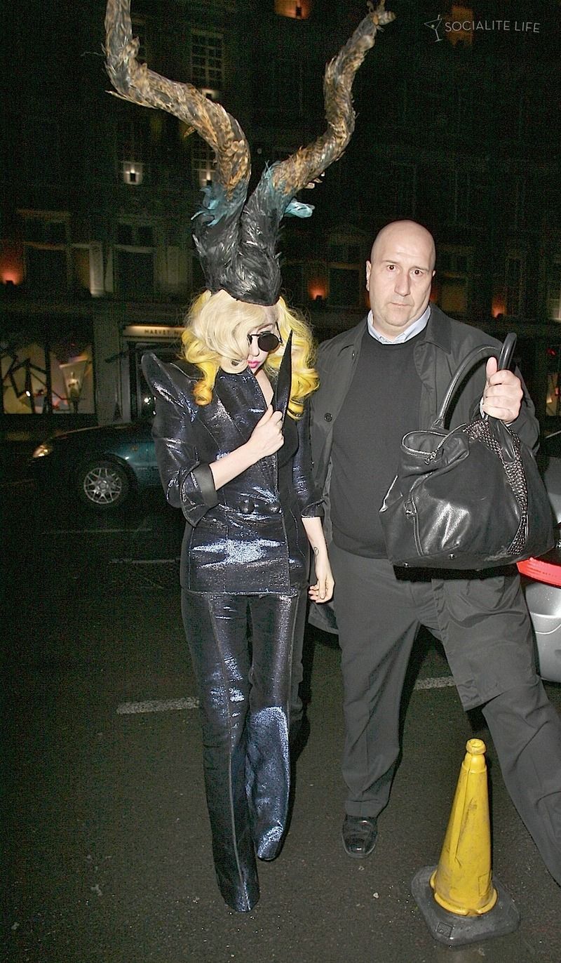 Леди Гага в платье из живых хомяков